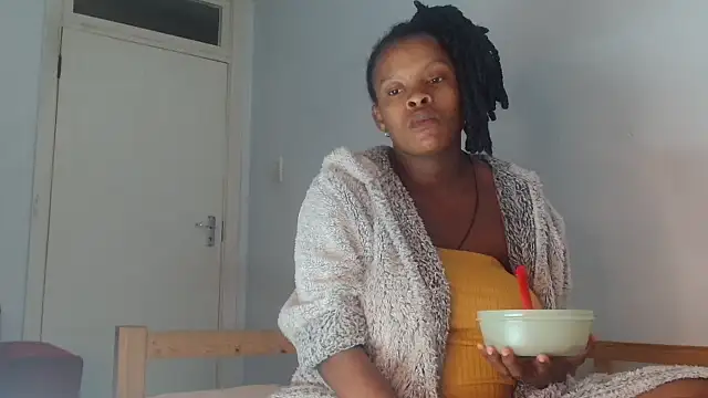 Snapshot of BlondQ2003 chatting on 10-22-25, 01:50 BlondQ2003 online show from 10-22-25, 01:50