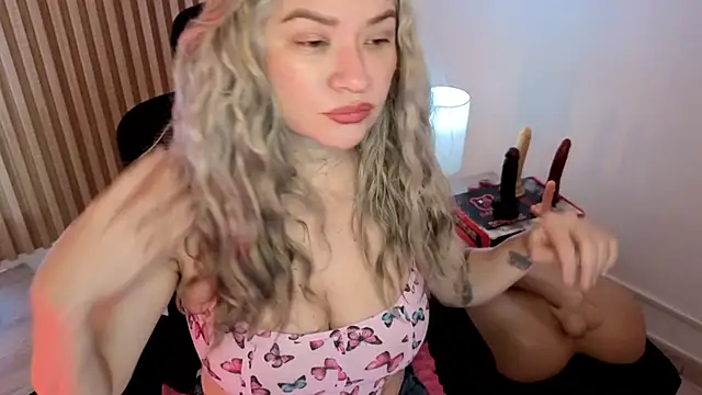 Snapshot of MarianL0ve chatting on 01-11-26, 10:31 MarianL0ve online show from 01-11-26, 10:31