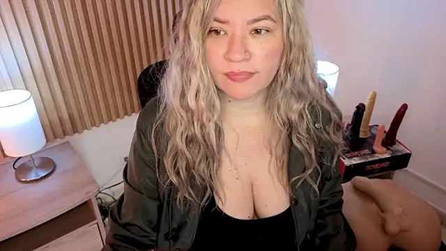 Snapshot of MarianL0ve chatting on 01-13-26, 10:31 MarianL0ve online show from 01-13-26, 10:31