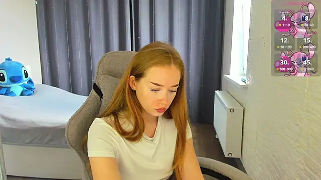 Snapshot of Hot_Mia_ chatting on 06-15-26, 09:22 Hot Mia online show from 06-15-26, 09:22