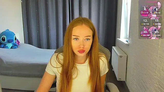 Snapshot of Hot_Mia_ chatting on 06-16-26, 10:18 Hot Mia online show from 06-16-26, 10:18