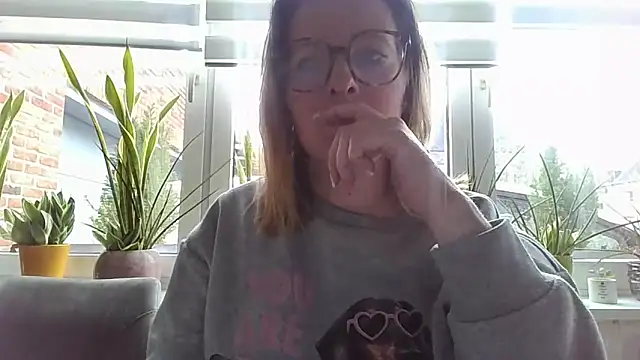 LiquidLeonie online show from 04-02-26, 07:50