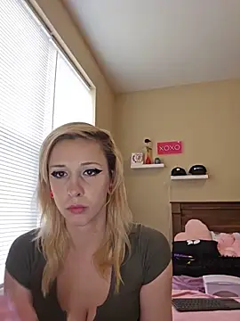 AmethystFoxx online show from 05-25-26, 06:25
