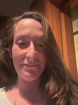 Mini And The Bear online show from 04-14-26, 04:57