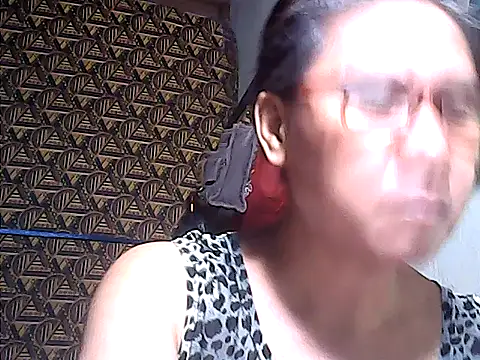 sweetsosie18 online show from 05-31-26, 04:14