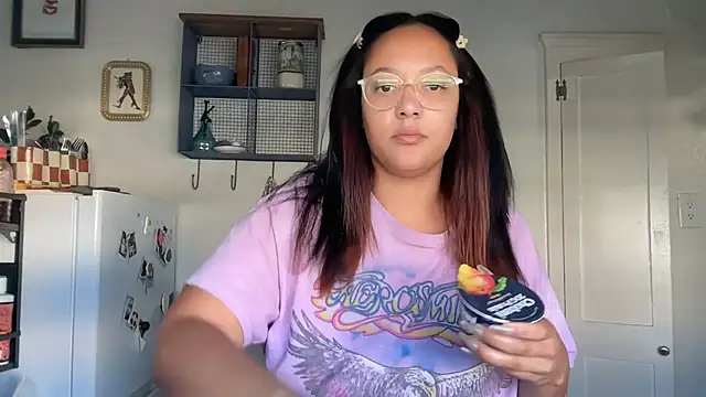 Snapshot of dreamyriri chatting on 03-07-26, 04:59 dreamyriri online show from 03-07-26, 04:59