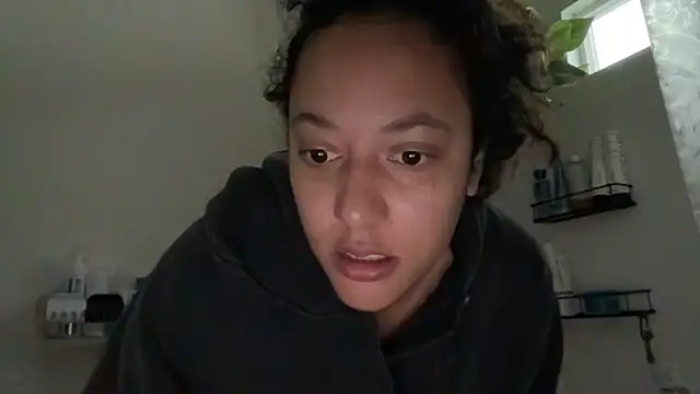 Snapshot of dreamyriri chatting on 03-14-26, 02:55 dreamyriri online show from 03-14-26, 02:55