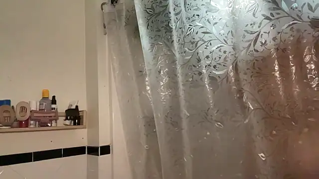 Snapshot of dreamyriri chatting on 03-22-26, 06:33 dreamyriri online show from 03-22-26, 06:33