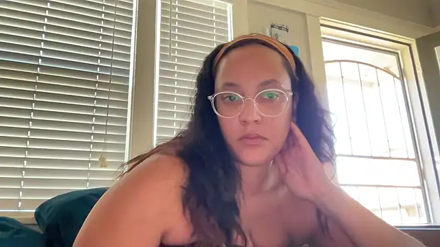 Snapshot of dreamyriri chatting on 04-14-26, 06:47 dreamyriri online show from 04-14-26, 06:47