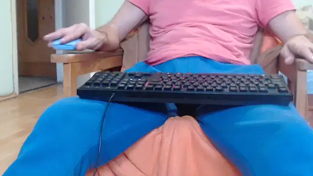 Snapshot of VASKOS178 chatting on 12-19-25, 11:28 VASKOS178 online show from 12-19-25, 11:28