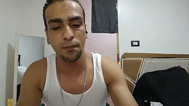 Snapshot of highguy chatting on 08-01-26, 03:06 highguy online show from 08-01-26, 03:06