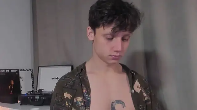 Snapshot of Nicky_neal chatting on 12-14-24, 01:17 Nicky neal online show from 12-14-24, 01:17