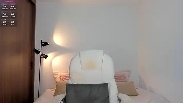 RebeccaBaxter online show from 04-28-26, 12:09