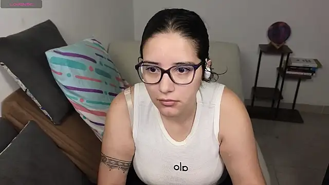 Snapshot of blue__moon_ chatting on 04-26-26, 04:54 blue moon online show from 04-26-26, 04:54
