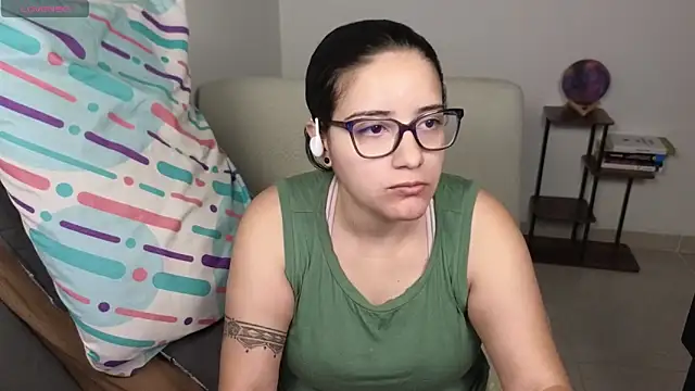 Snapshot of blue__moon_ chatting on 04-28-26, 07:57 blue moon online show from 04-28-26, 07:57