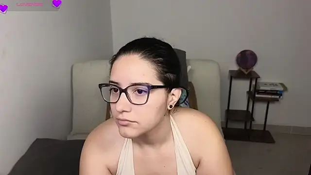 Snapshot of blue__moon_ chatting on 05-05-26, 03:25 blue moon online show from 05-05-26, 03:25