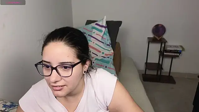 Snapshot of blue__moon_ chatting on 05-06-26, 03:35 blue moon online show from 05-06-26, 03:35