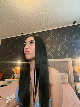 Snapshot of EmyLaveau chatting on 06-03-26, 05:21 EmyLaveau online show from 06-03-26, 05:21