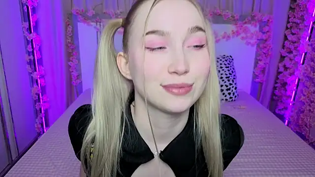 Snapshot of LilyStarlight chatting on 04-06-26, 04:46 LilyStarlight online show from 04-06-26, 04:46