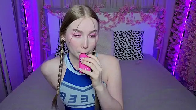 LilyStarlight online show from 05-25-26, 03:23