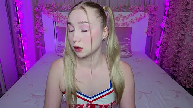 LilyStarlight online show from 06-26-26, 03:44