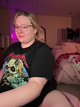 Snapshot of PiggyRose chatting on 03-25-26, 12:27 PiggyRose online show from 03-25-26, 12:27