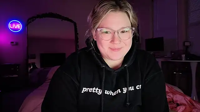 Snapshot of PiggyRose chatting on 03-28-26, 11:48 PiggyRose online show from 03-28-26, 11:48