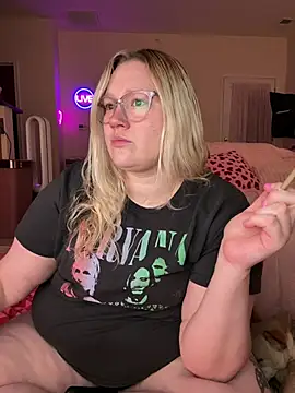 Snapshot of PiggyRose chatting on 04-01-26, 12:44 PiggyRose online show from 04-01-26, 12:44