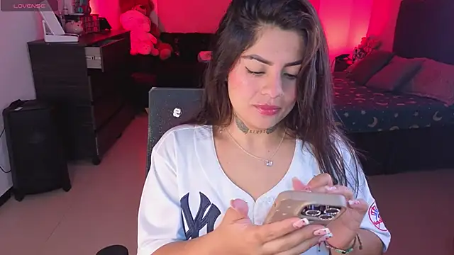 Catalinaa martinez online show from 05-23-26, 06:51