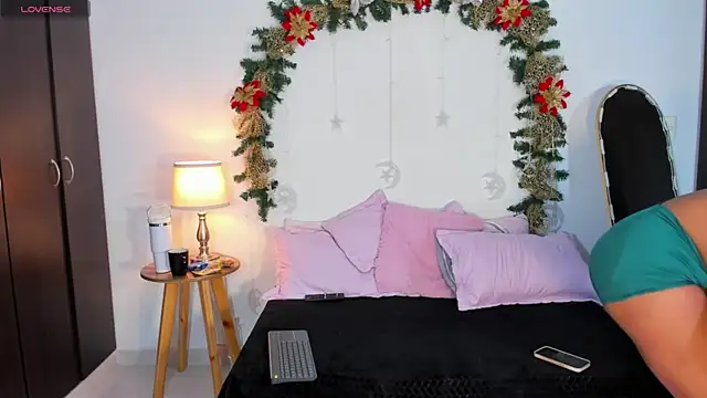 SarahCinnamon- online show from 01-09-26, 09:05