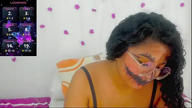 moana taylor online show from 10-25-25, 02:13