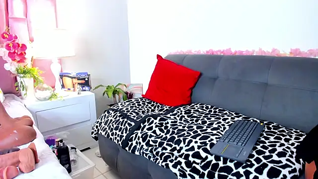 Snapshot of Anaa_Bellaa chatting on 11-15-25, 12:30 Anaa Bellaa online show from 11-15-25, 12:30