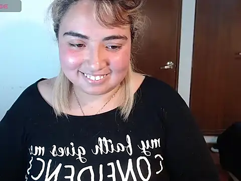 Snapshot of yini_angel chatting on 06-06-26, 01:11 yini angel online show from 06-06-26, 01:11