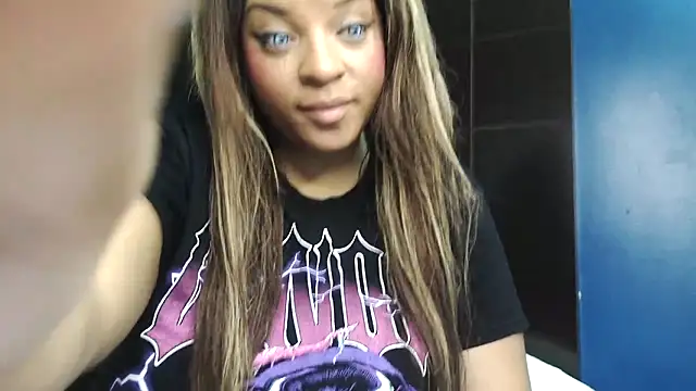 Snapshot of ExoticEmpress18 chatting on 11-15-25, 12:08 ExoticEmpress18 online show from 11-15-25, 12:08