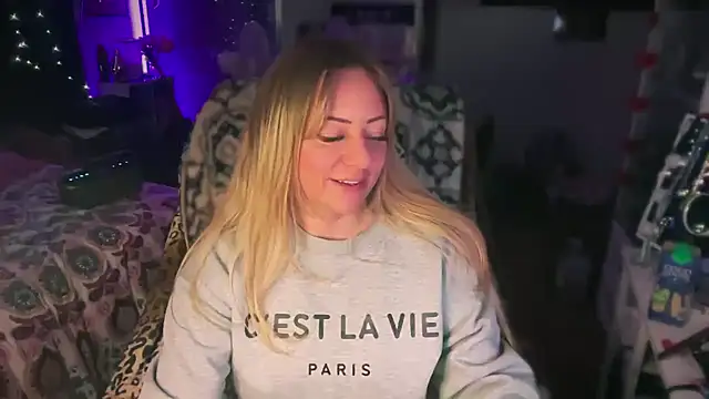 Snapshot of sage_love chatting on 03-20-26, 03:33 sage love online show from 03-20-26, 03:33