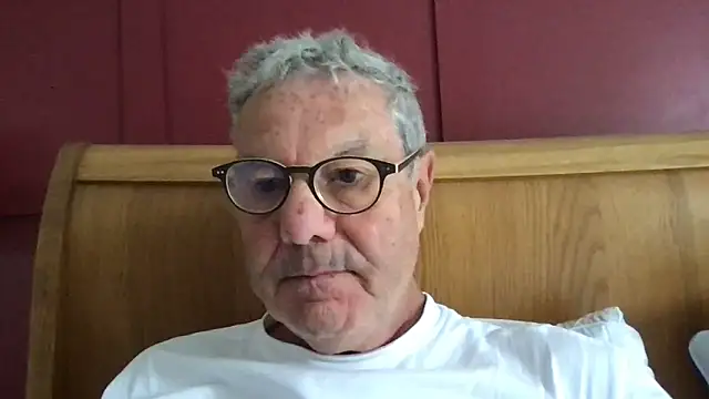 Snapshot of Oldpistolpete chatting on 06-19-26, 09:24 Oldpistolpete online show from 06-19-26, 09:24