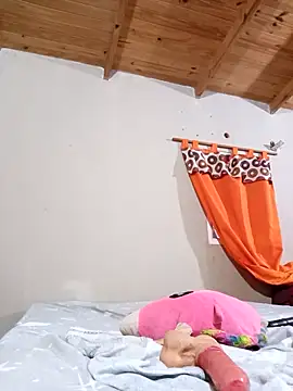 Snapshot of Emmacut chatting on 03-08-26, 02:04 Emmacut online show from 03-08-26, 02:04