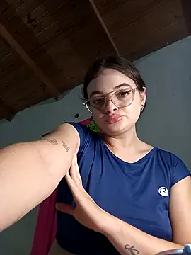 Snapshot of Emmacut chatting on 03-21-26, 01:21 Emmacut online show from 03-21-26, 01:21