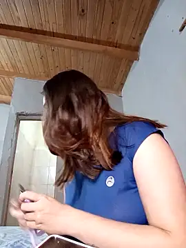 Snapshot of Emmacut chatting on 04-03-26, 11:03 Emmacut online show from 04-03-26, 11:03