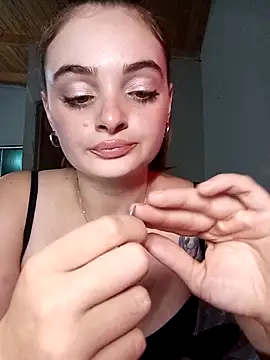 Snapshot of Emmacut chatting on 04-05-26, 04:48 Emmacut online show from 04-05-26, 04:48