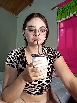 Snapshot of Emmacut chatting on 04-08-26, 09:04 Emmacut online show from 04-08-26, 09:04