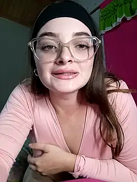 Snapshot of Emmacut chatting on 04-09-26, 10:15 Emmacut online show from 04-09-26, 10:15