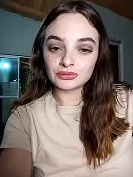 Snapshot of Emmacut chatting on 04-13-26, 11:21 Emmacut online show from 04-13-26, 11:21