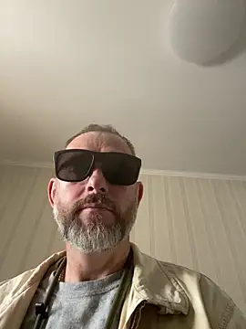 Snapshot of GHsveter chatting on 06-05-26, 06:52 GHsveter online show from 06-05-26, 06:52