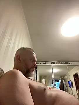 Snapshot of GHsveter chatting on 06-12-26, 05:23 GHsveter online show from 06-12-26, 05:23