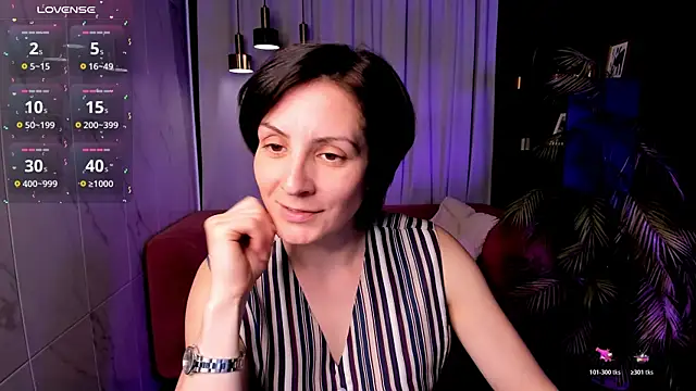 Snapshot of LorenDaze chatting on 06-25-26, 02:10 LorenDaze online show from 06-25-26, 02:10
