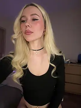 Snapshot of xDinnax chatting on 02-16-26, 02:35 xDinnax online show from 02-16-26, 02:35