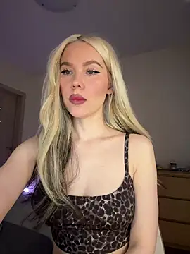 Snapshot of xDinnax chatting on 03-24-26, 08:52 xDinnax online show from 03-24-26, 08:52