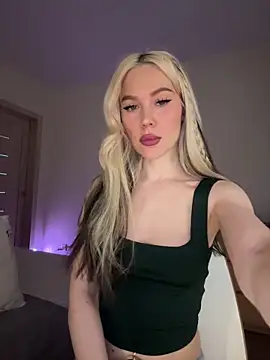 Snapshot of xDinnax chatting on 03-27-26, 08:20 xDinnax online show from 03-27-26, 08:20