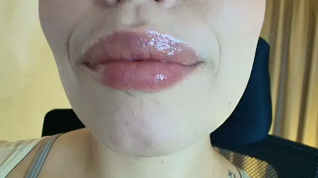 Snapshot of lisbet21x chatting on 05-22-26, 09:53 lisbet21x online show from 05-22-26, 09:53